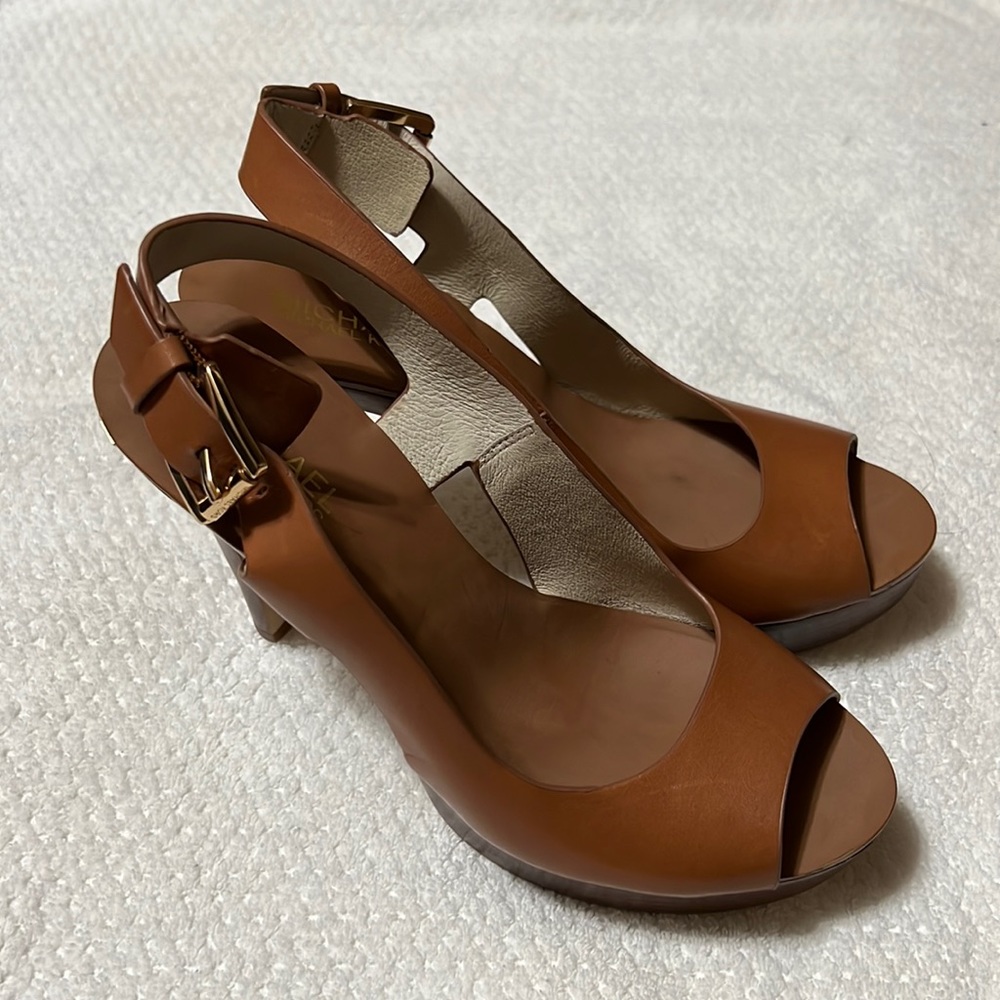 MK open toe pump heels